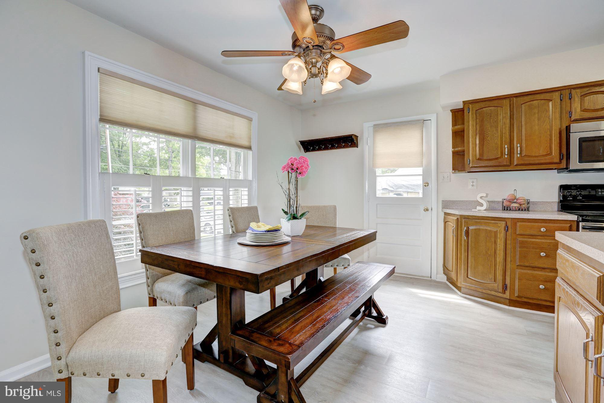 8813 Fort Hunt Road Alexandria, VA 22308 - Photo 8 of 30 Eat-in kitchen