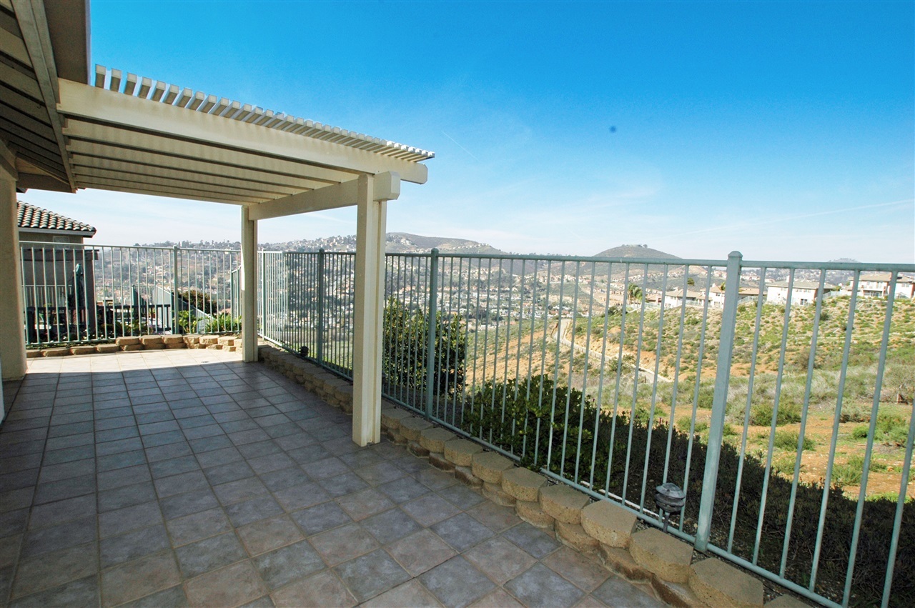 1938 Pointe Parkway Spring Valley, CA 91978 - Photo 3 of 25 Gallery Image 3