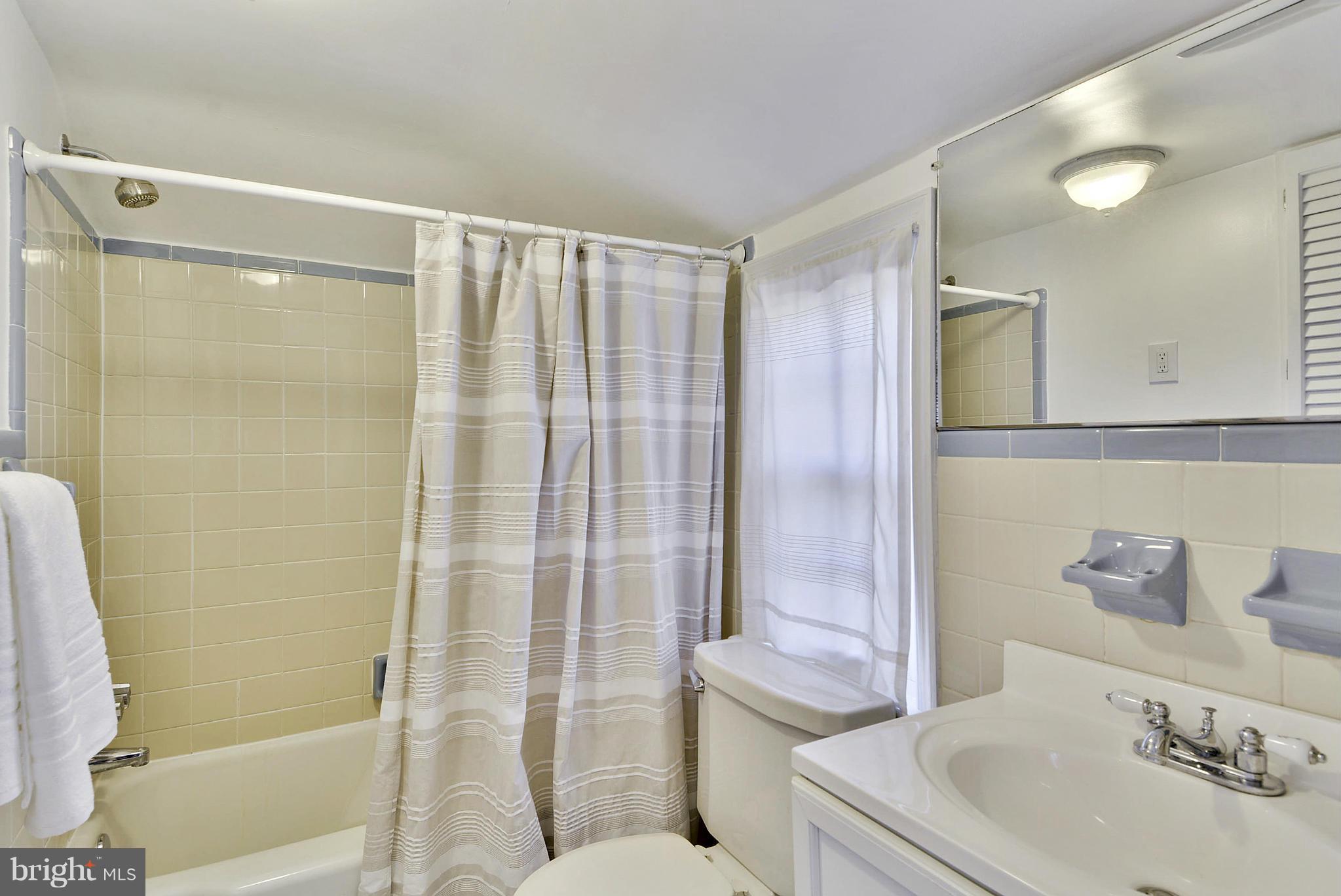 9920 Cherry Tree Lane Silver Spring, MD 20901 - Photo 15 of 25 Bath