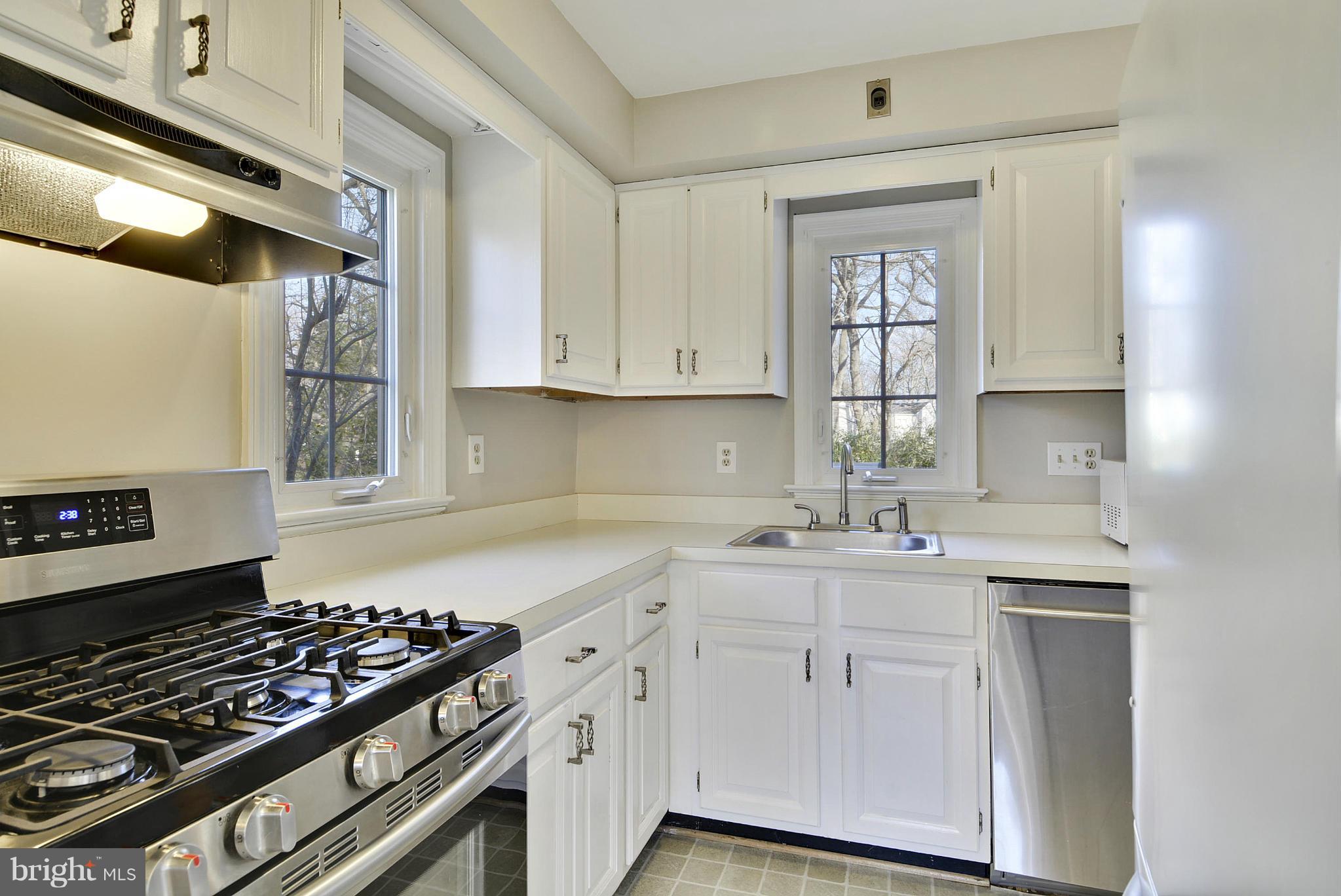 9920 Cherry Tree Lane Silver Spring, MD 20901 - Photo 6 of 25 Kitchen