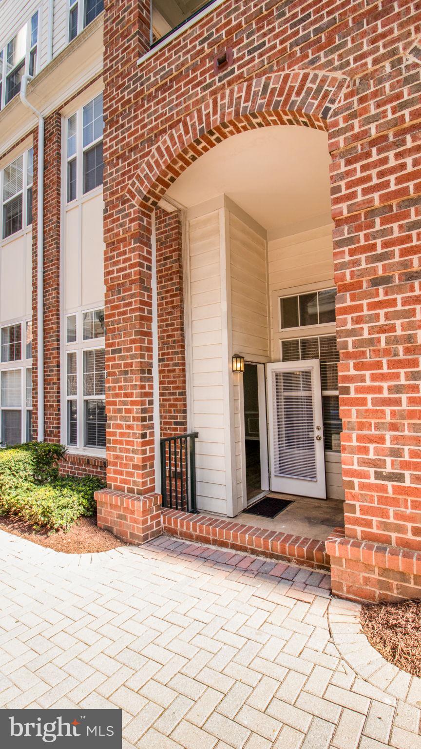 3 Arch Place, Unit 130 Gaithersburg, MD 20878 - Photo 28 of 45 a view of a house with a bench