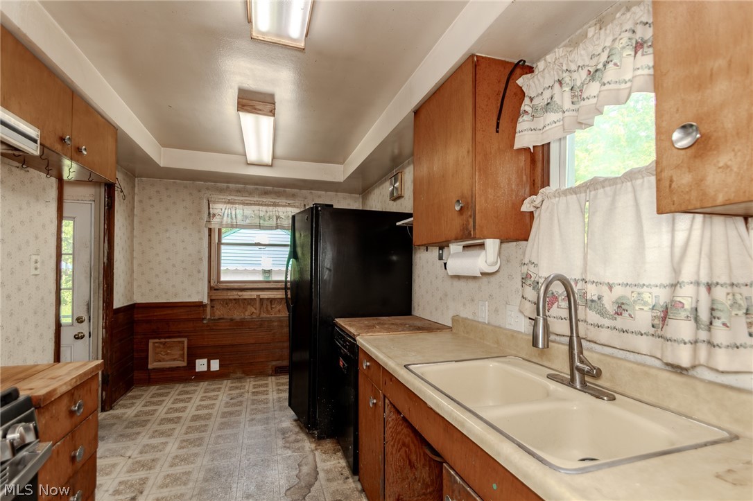 1562 Empire Road Wickliffe, OH 44092 - Photo 8 of 24
