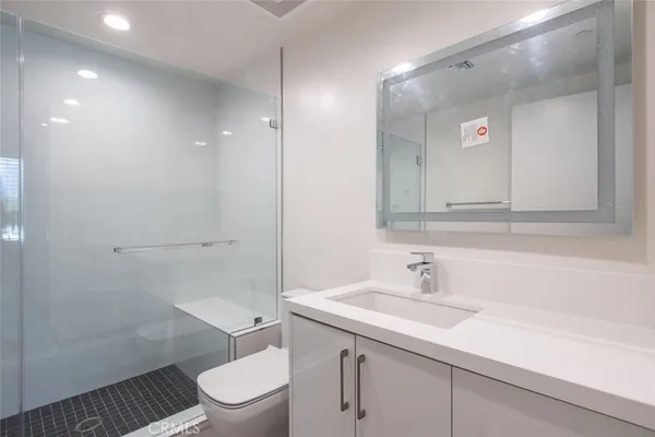 $4,250 | 2225 Mira Vista Avenue, Unit 206, Montrose, CA 91020