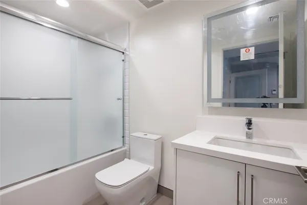 $4,250 | 2225 Mira Vista Avenue, Unit 206, Montrose, CA 91020