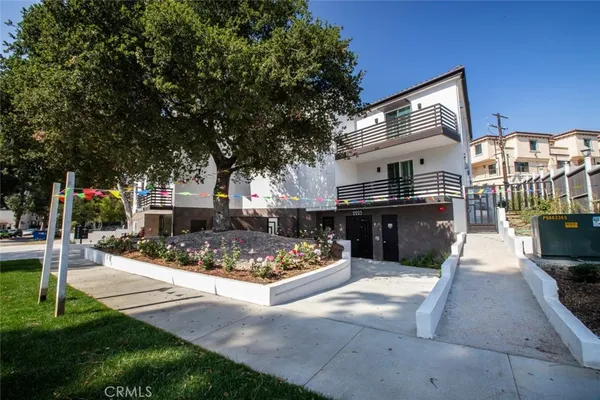$4,250 | 2225 Mira Vista Avenue, Unit 206, Montrose, CA 91020