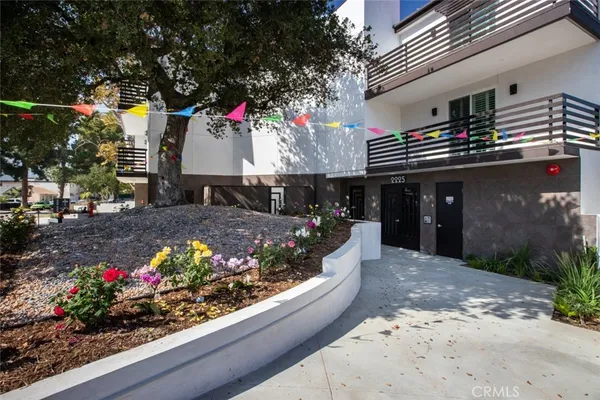 $4,250 | 2225 Mira Vista Avenue, Unit 206, Montrose, CA 91020