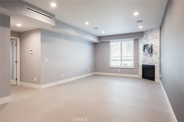 $4,250 | 2225 Mira Vista Avenue, Unit 206, Montrose, CA 91020