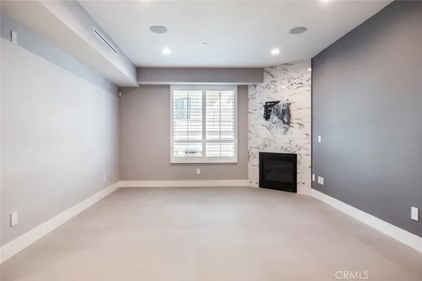 $4,250 | 2225 Mira Vista Avenue, Unit 206, Montrose, CA 91020