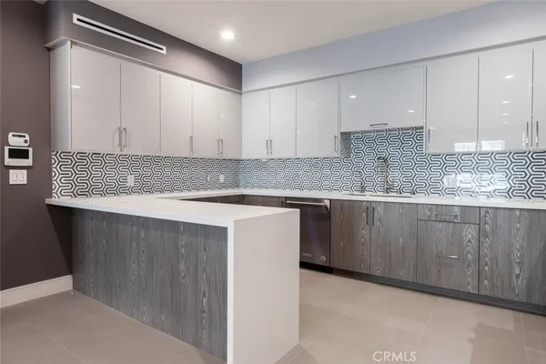 $4,250 | 2225 Mira Vista Avenue, Unit 206, Montrose, CA 91020