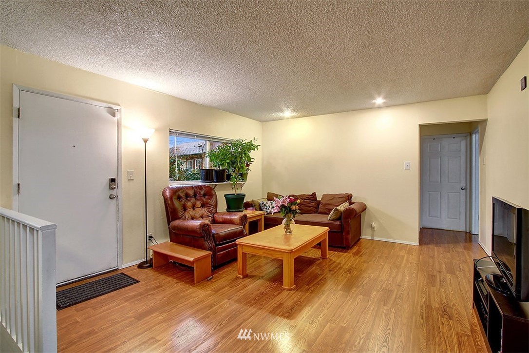 223 Meadow Avenue North Renton, WA 98057 - Photo 2 of 11 Gallery Image 2