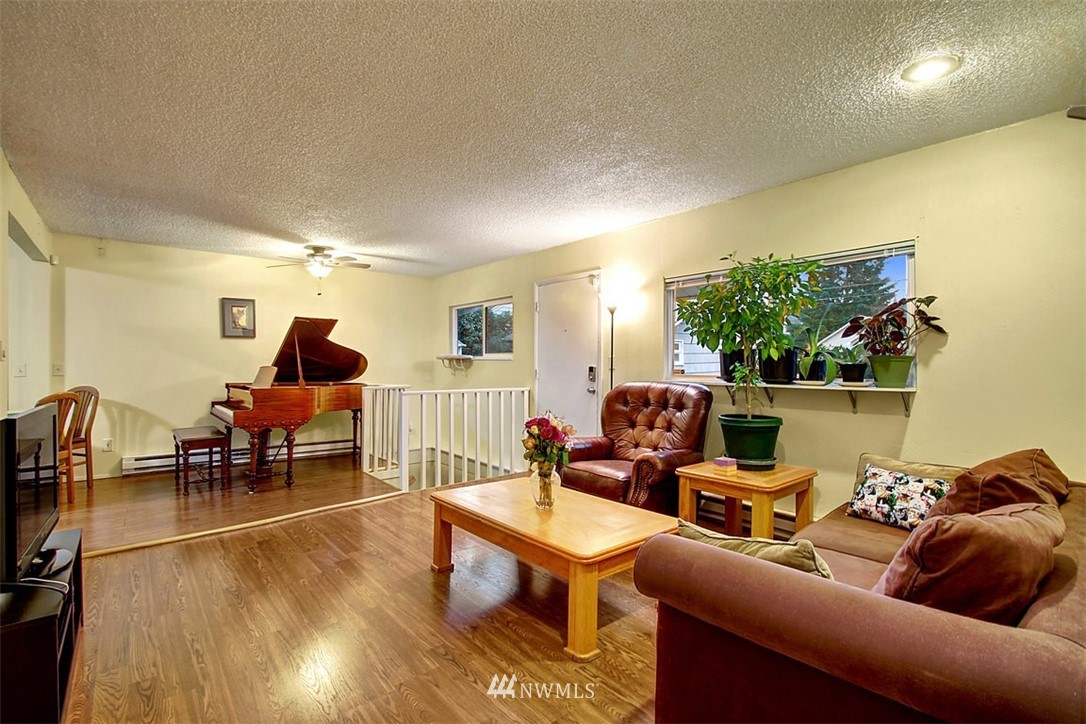 223 Meadow Avenue North Renton, WA 98057 - Photo 3 of 11 Gallery Image 3