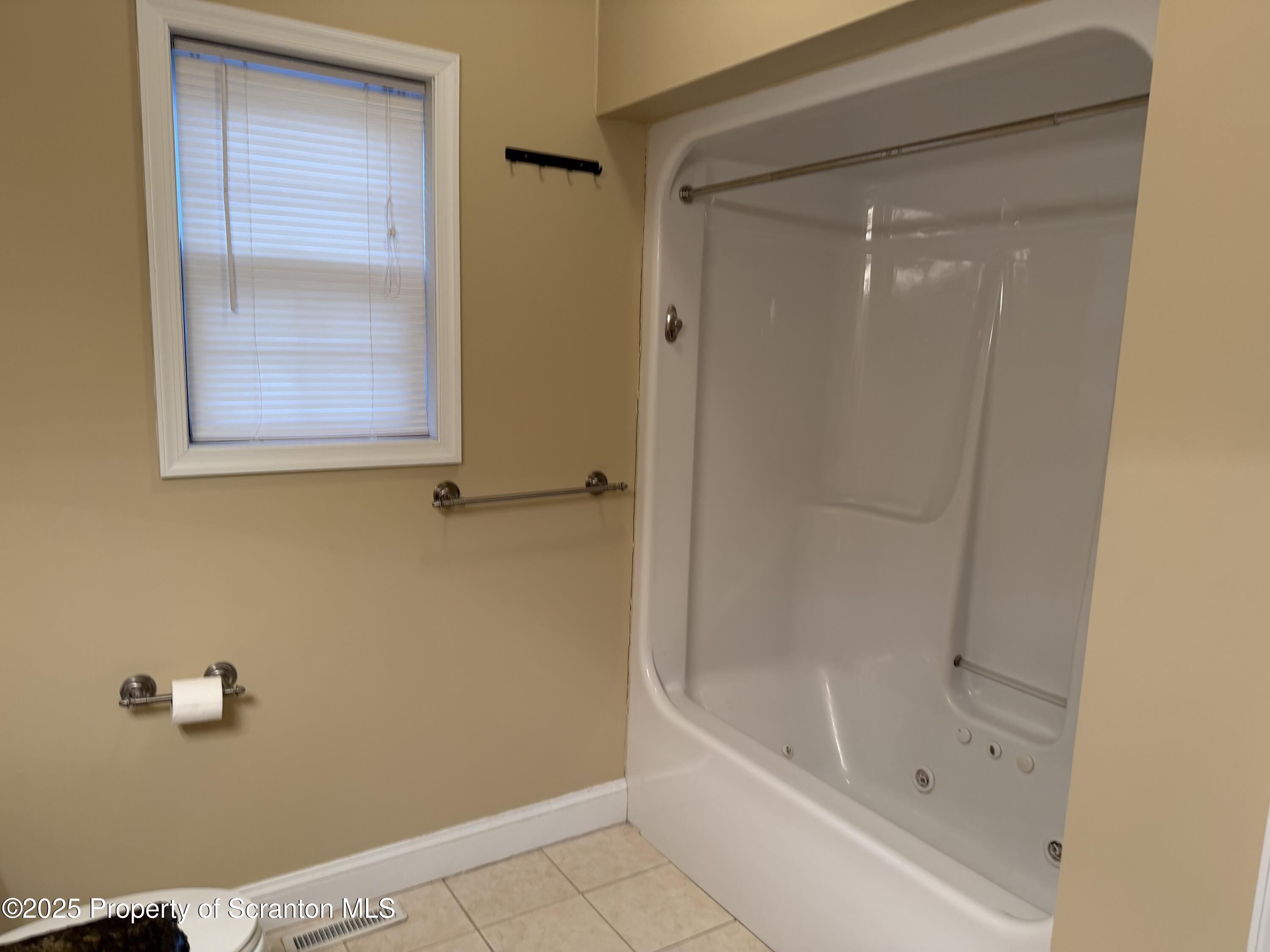617 Arthur Avenue Scranton, PA 18510 - Photo 8 of 15 a bathroom with a bathtub