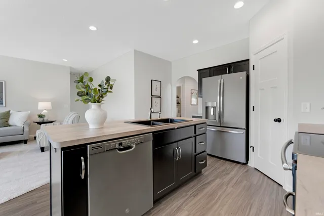 $332,825 | 3615 Victoria Lakes Court, New Haven, IN 46774