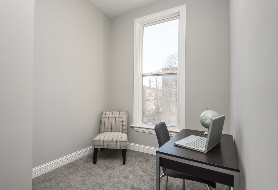 6607 South Ingleside Avenue Chicago, IL 60637 - Photo 19 of 28 a living room with furniture and a window