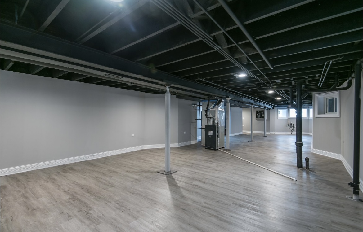 6607 South Ingleside Avenue Chicago, IL 60637 - Photo 25 of 28 a view of an empty room with wooden floor