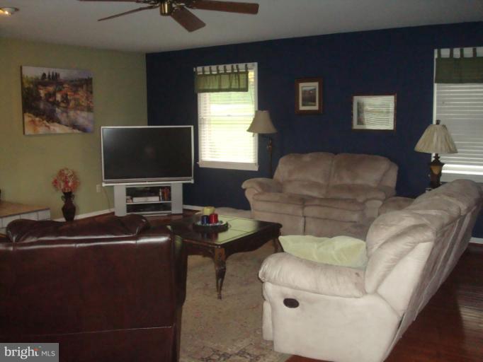 1098 Long Valley Road Westminster, MD 21158 - Photo 14 of 29 Family Room