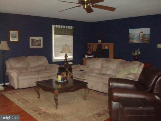 1098 Long Valley Road Westminster, MD 21158 - Photo 15 of 29 Family Room