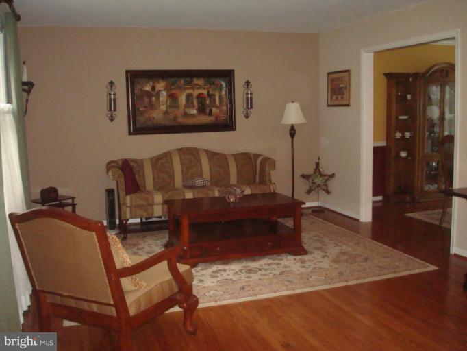 1098 Long Valley Road Westminster, MD 21158 - Photo 5 of 29 Living Room