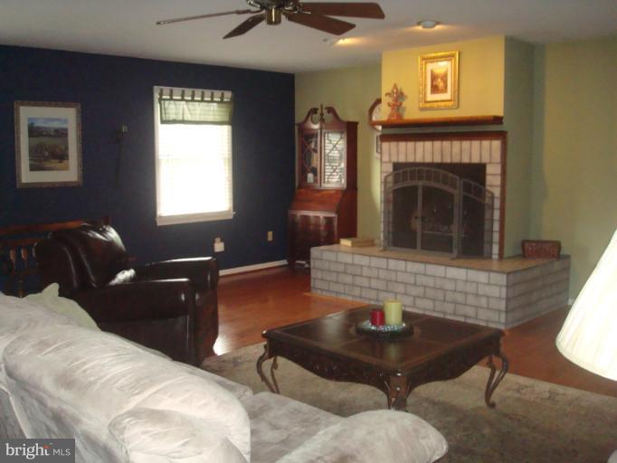 1098 Long Valley Road Westminster, MD 21158 - Photo 9 of 29 Family Room