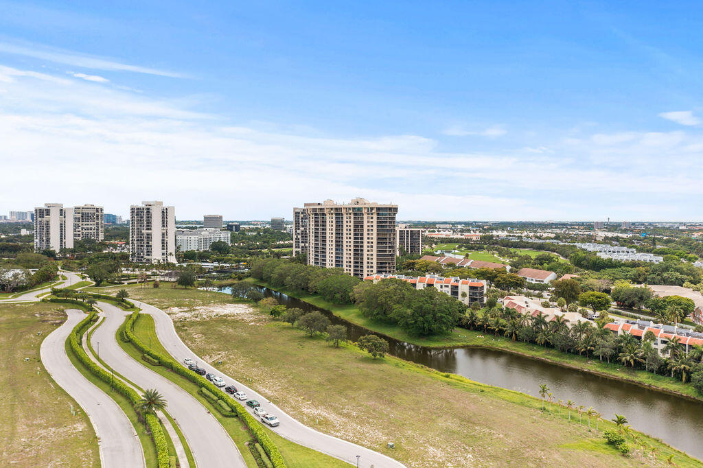 2520 Presidential Way, Unit 203 West Palm Beach, FL 33401 - Photo 25 of 27 a view of a city
