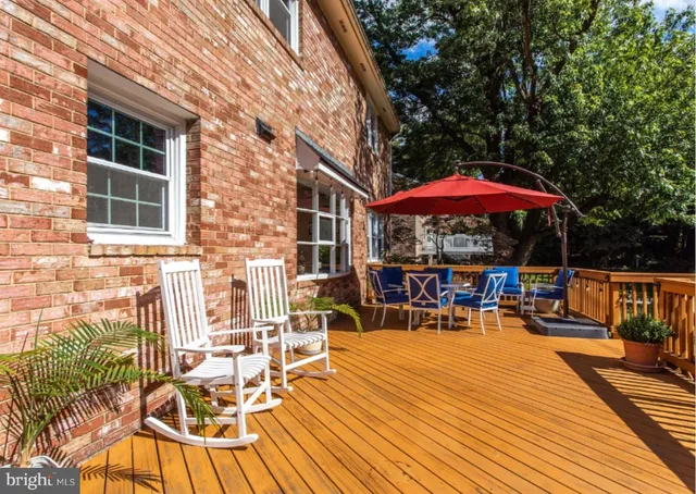 a outdoor view with a sitting space