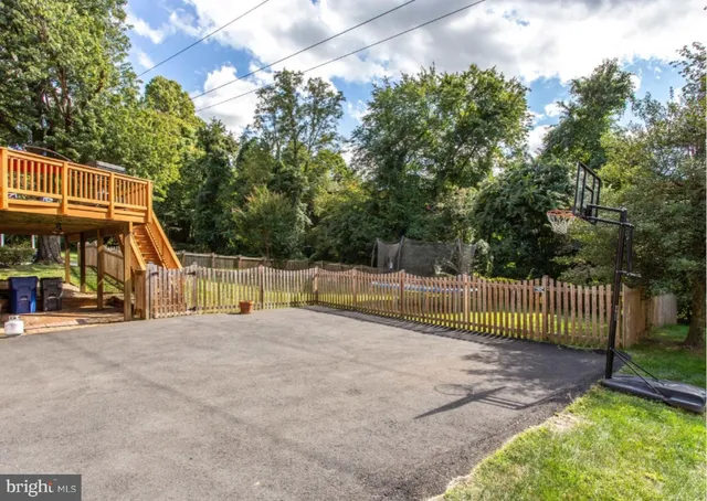 a view of a tennis court