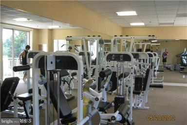 2726 Gallows Road, Unit 1001 Vienna, VA 22180 - Photo 14 of 18 Interior (General)
