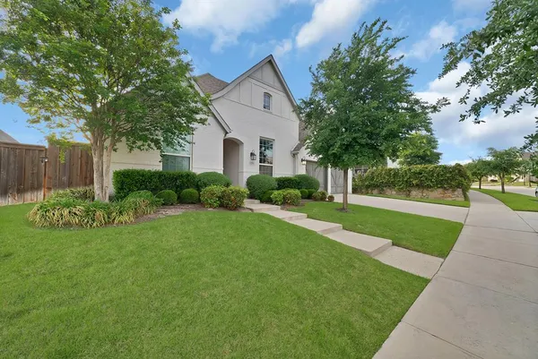 $675,000 | 2012 Roundtree Circle East, Fort Worth, TX 76008