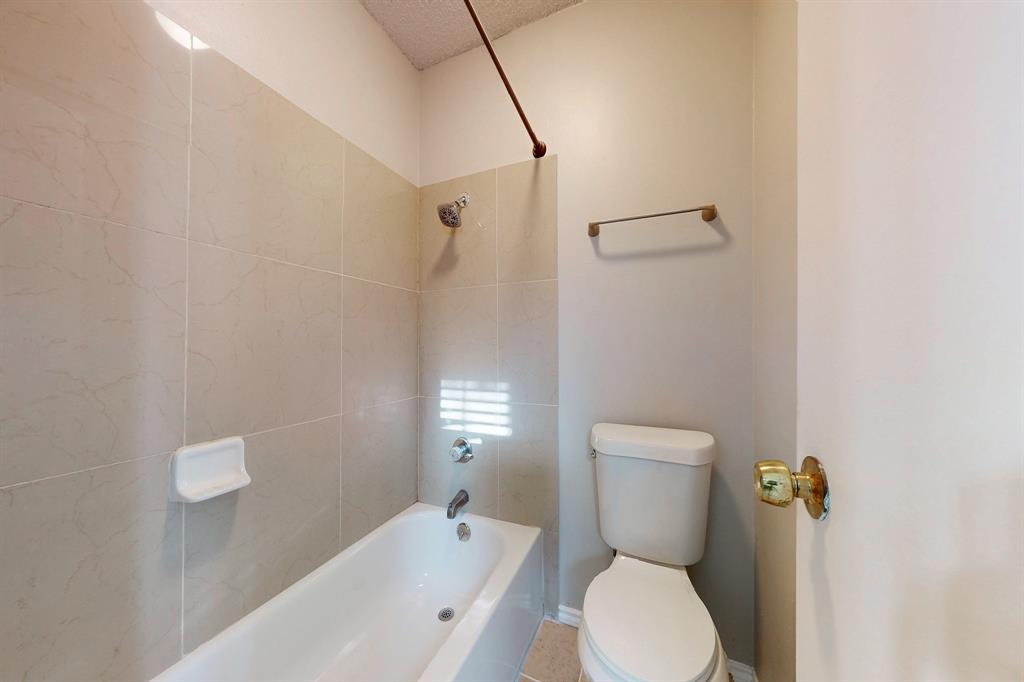 12484 Abrams Road, Unit 2121 Dallas, TX 75243 - Photo 22 of 27 a bathroom with a toilet and a bathtub