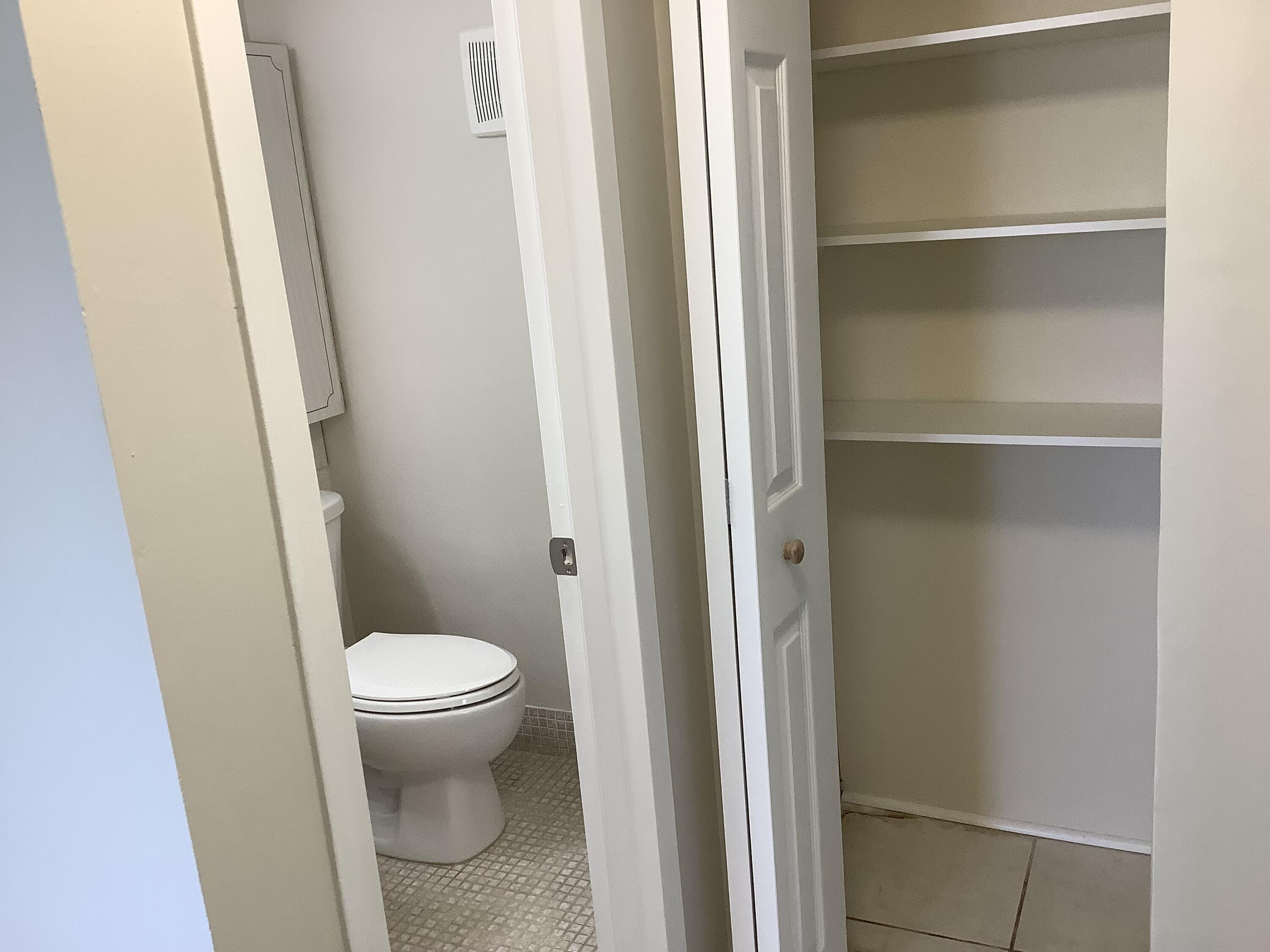 560 Fanshaw North, Unit 560 Boca Raton, FL 33434 - Photo 16 of 26 a bathroom with a toilet and a sink