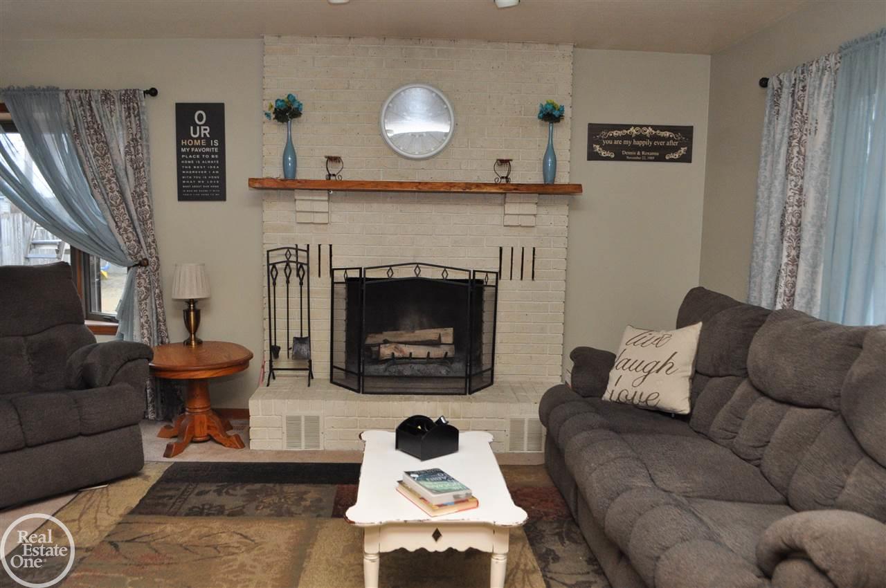 32512 Ridgefield Avenue Warren, MI 48088 - Photo 6 of 18 31373987-5.JPG
