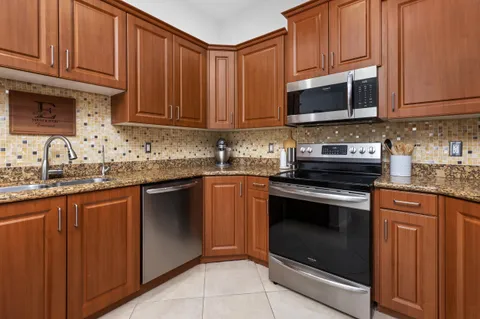 $674,500 | 1222 Northeast 18th Avenue, Unit 1, Fort Lauderdale, FL 33304