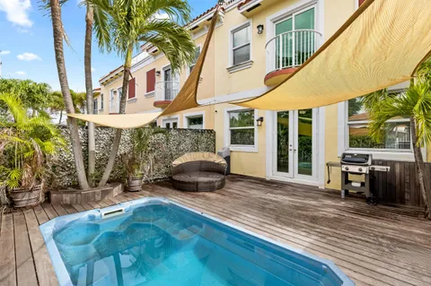 $674,500 | 1222 Northeast 18th Avenue, Unit 1, Fort Lauderdale, FL 33304