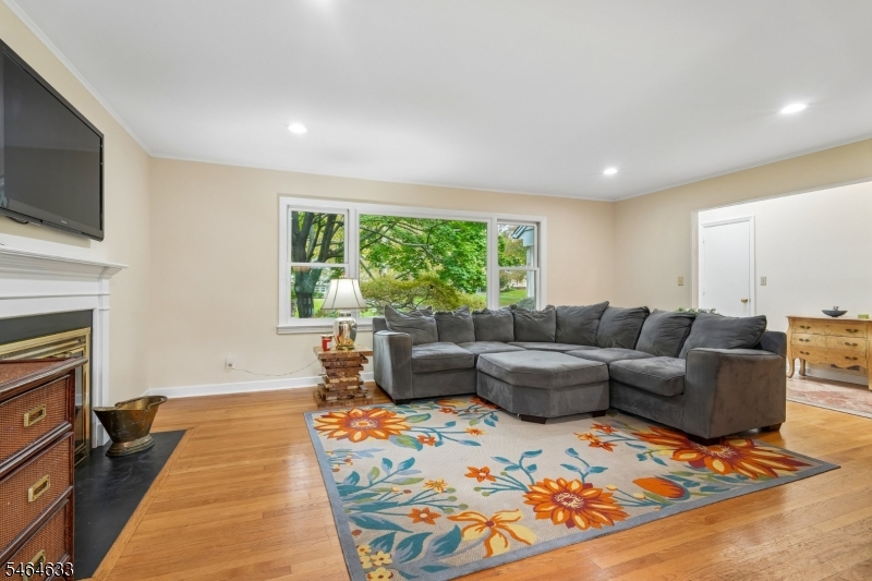 91 Ridge Drive Livingston, NJ 07039 - Photo 6 of 32 Gallery Image 6