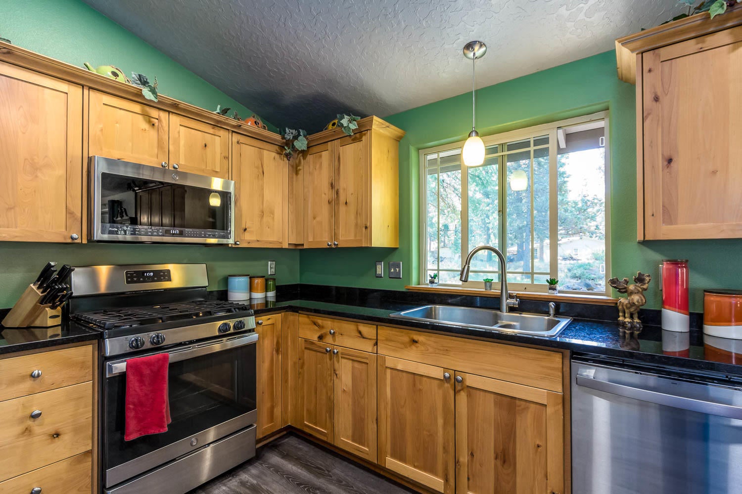 60441 Zuni Road Bend, OR 97702 - Photo 12 of 30 60441-Zuni-Rd-7-29-2021-14