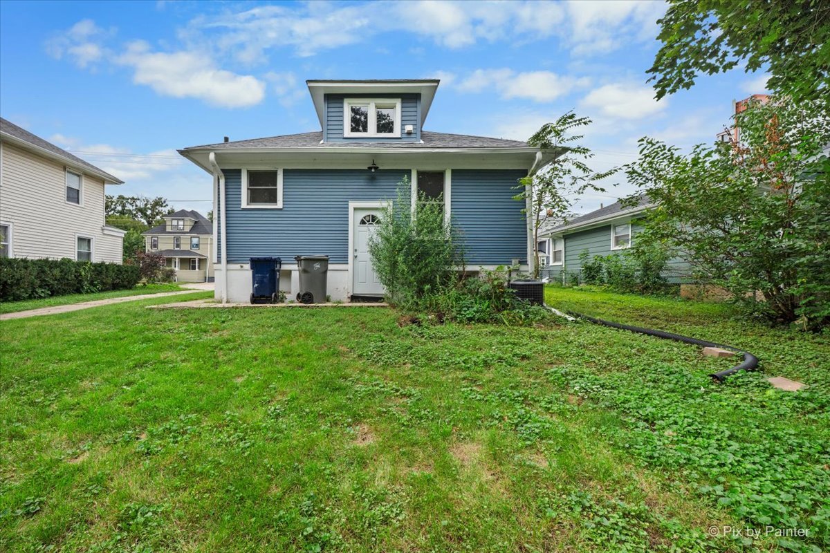 311 Locust Street Elgin, IL 60123 - Photo 4 of 32 Gallery Image 4