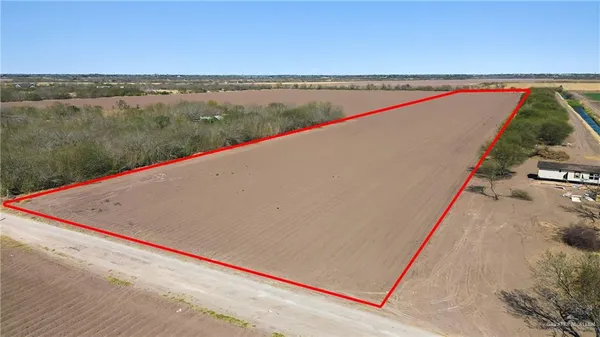 a view of a tennis court