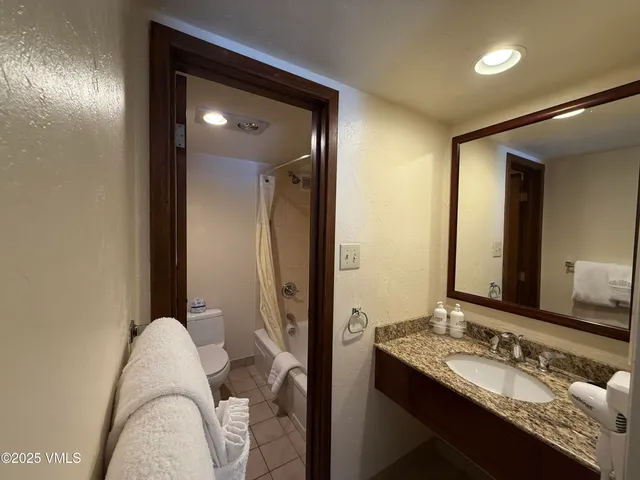 a en suite bathroom with a double vanity sink and a mirror