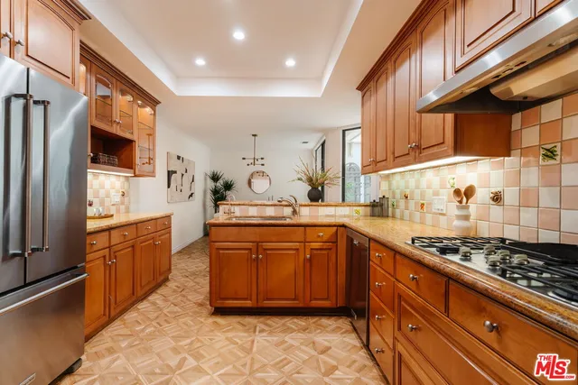 a room with lots of white furniture and a fireplace