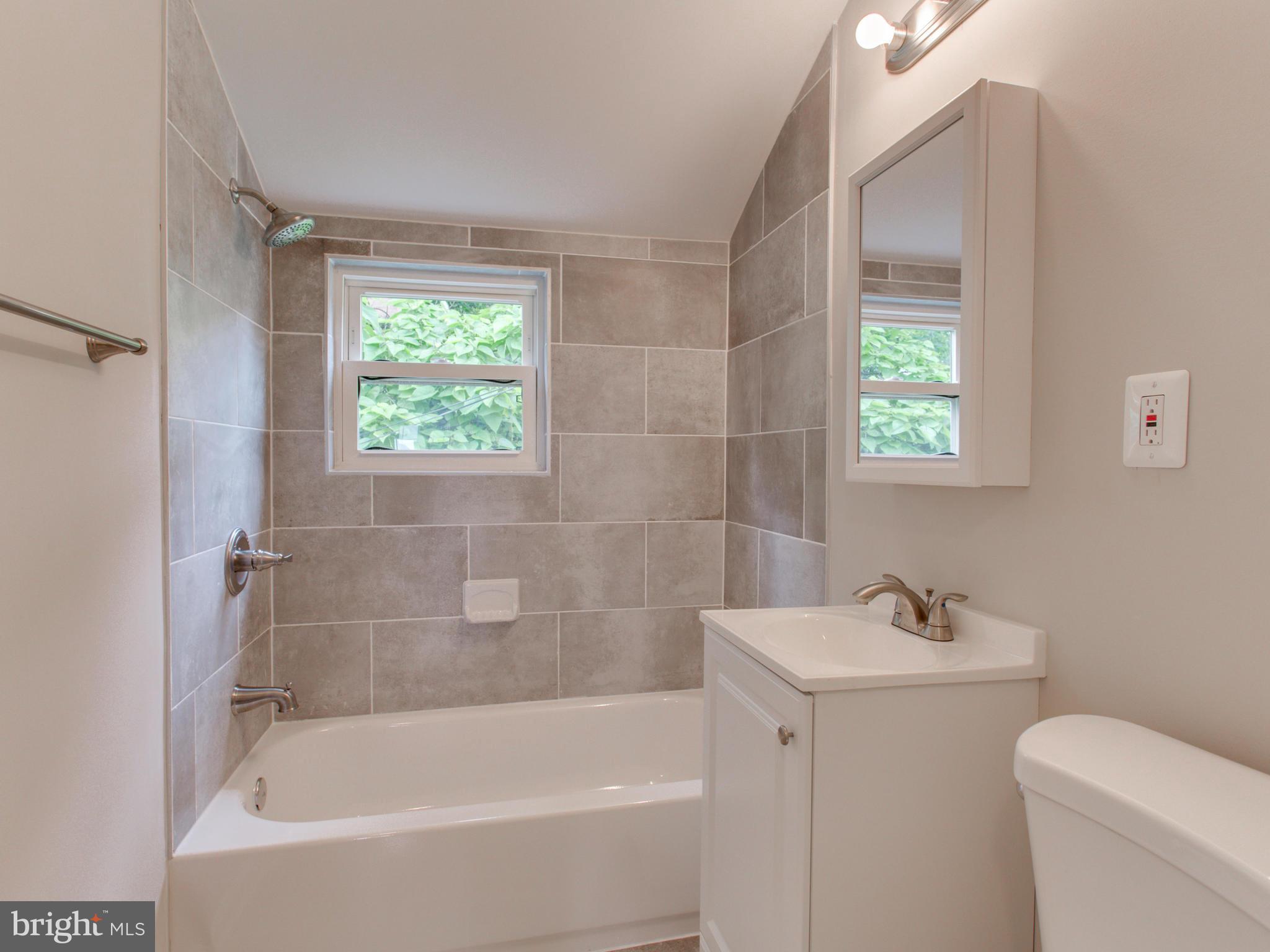 5133 Sheriff Road Northeast Washington, DC 20019 - Photo 16 of 30 Bath