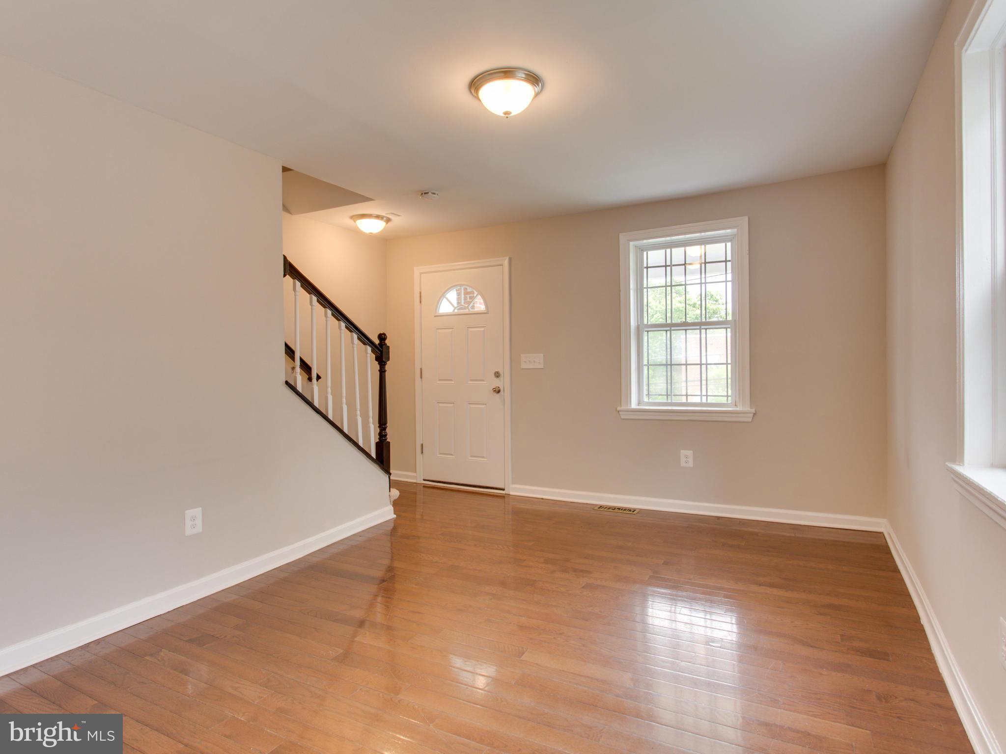 5133 Sheriff Road Northeast Washington, DC 20019 - Photo 6 of 30 Living Room