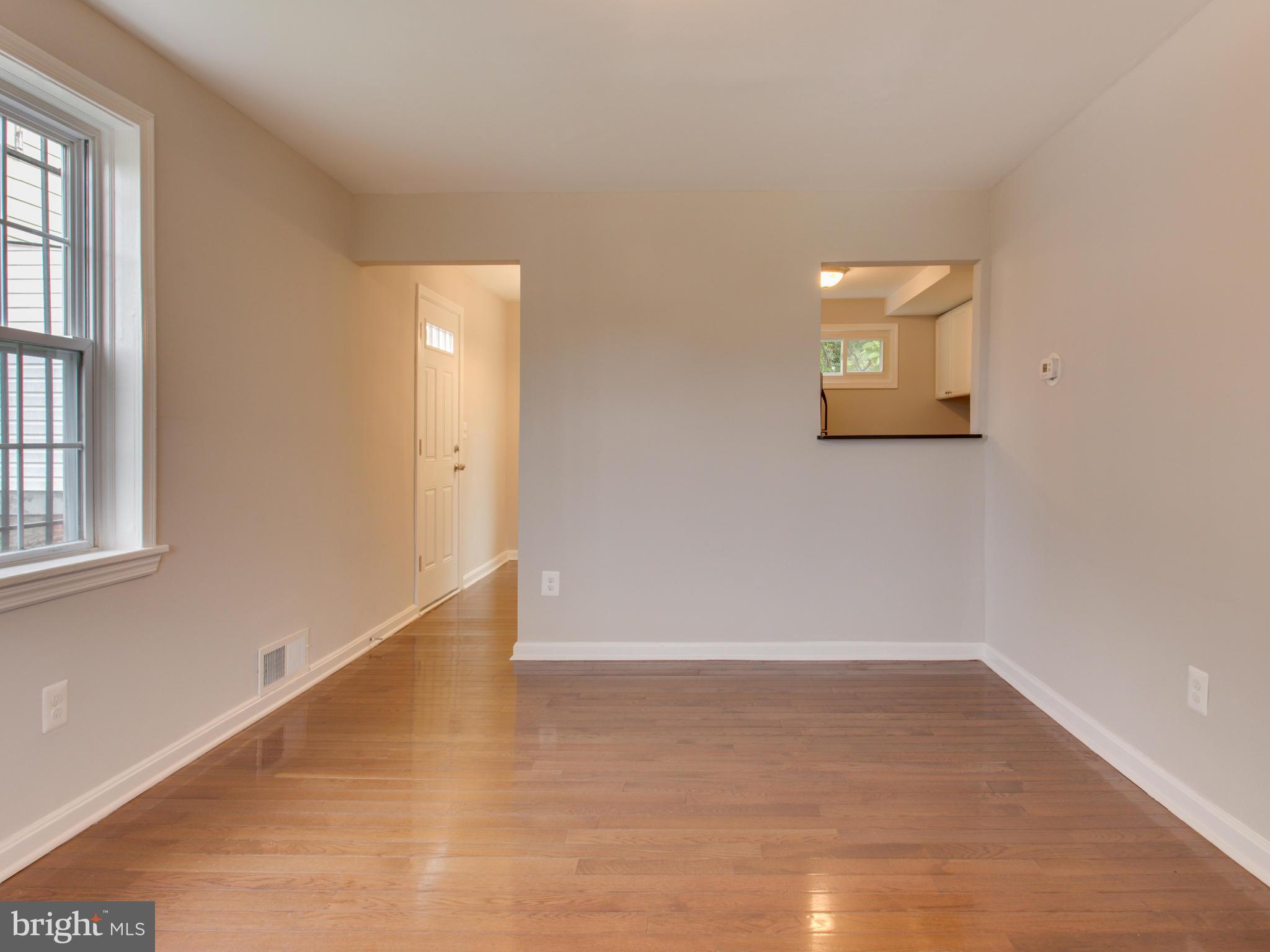 5133 Sheriff Road Northeast Washington, DC 20019 - Photo 9 of 30 Living Room