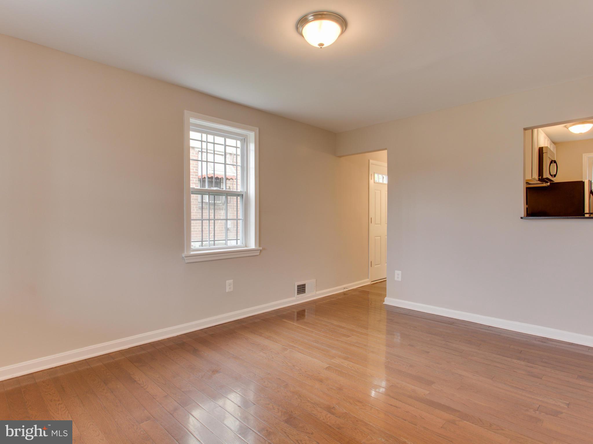 5133 Sheriff Road Northeast Washington, DC 20019 - Photo 10 of 30 Living Room