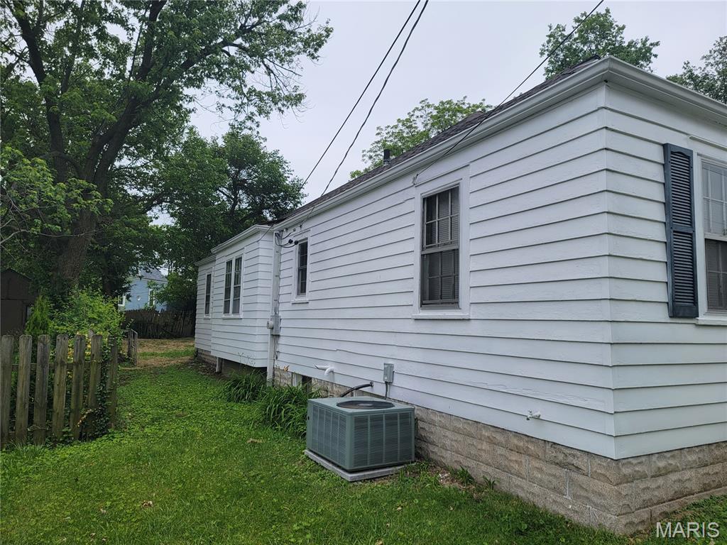 828 Airport Road St. Louis, MO 63135 - Photo 2 of 24