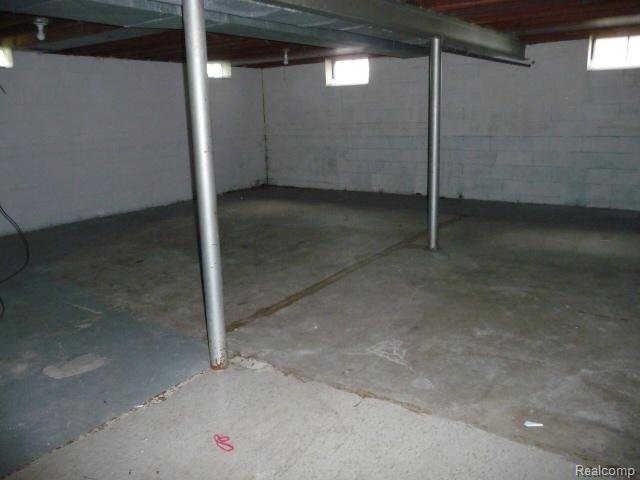 8544 Dale Center Line, MI 48015 - Photo 10 of 10 11.jpg