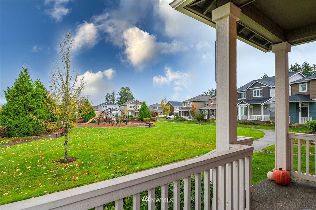 4738 Court R Tacoma, WA 98404 - Photo 4 of 32 a view of a garden from a balcony