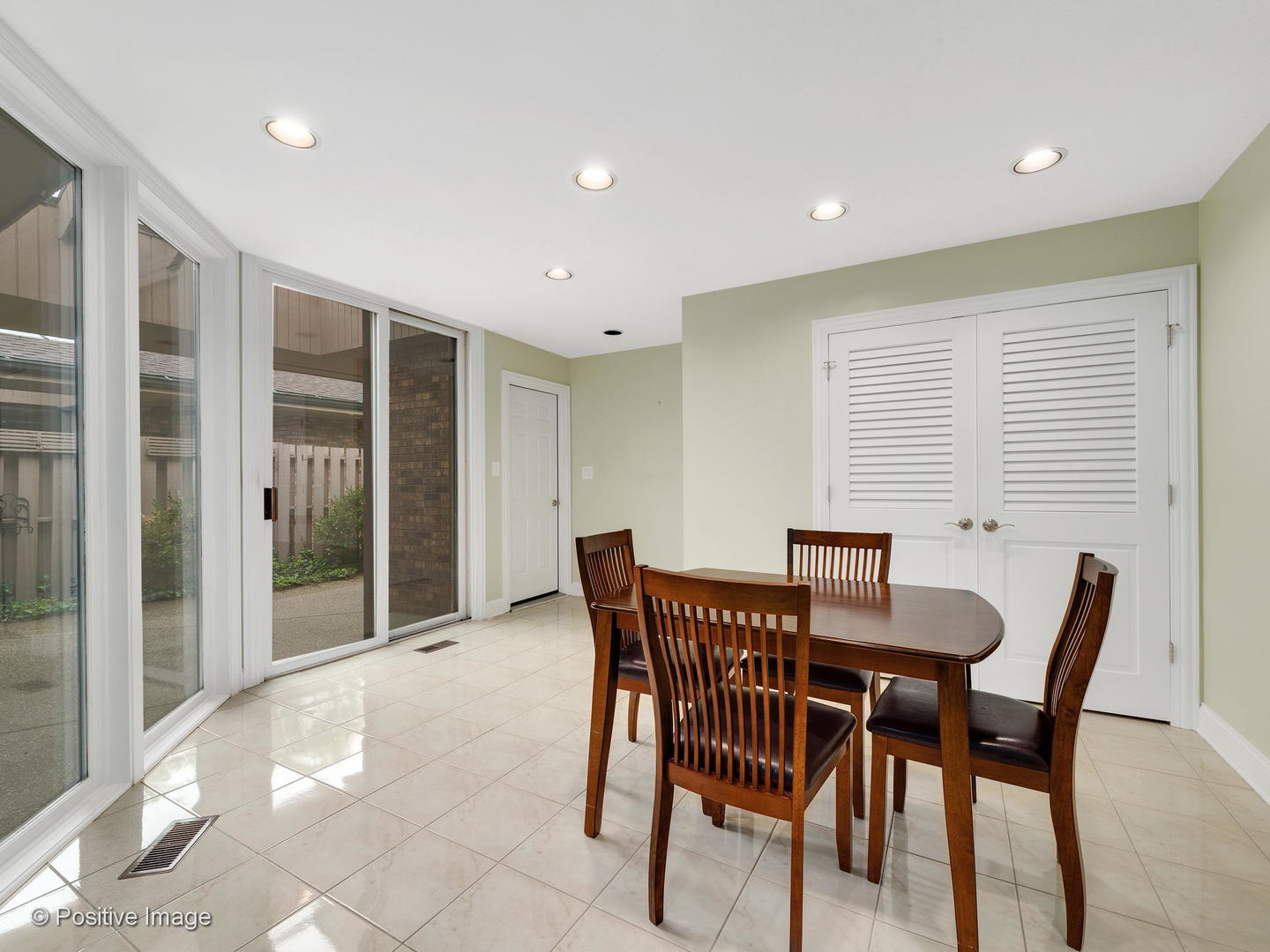 1228 Indian Trail Road Hinsdale, IL 60521 - Photo 12 of 27 a view of a dining room with furniture