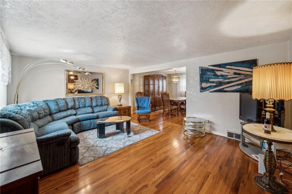 4269 Glen Lytle Road Pittsburgh, PA 15217 - Photo 11 of 32 Gallery Image 11