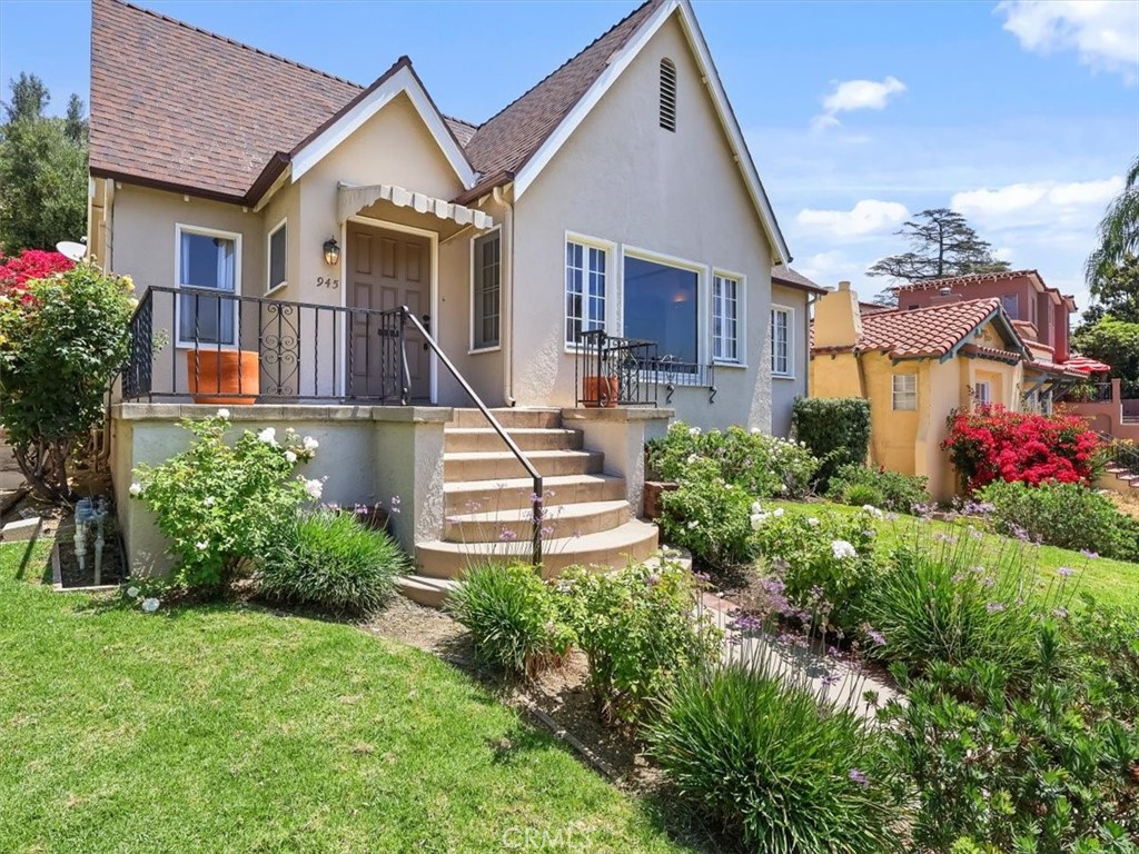 945 Rosemount Road Glendale, CA 91207 - Photo 3 of 31 a front view of a house with a yard and trees