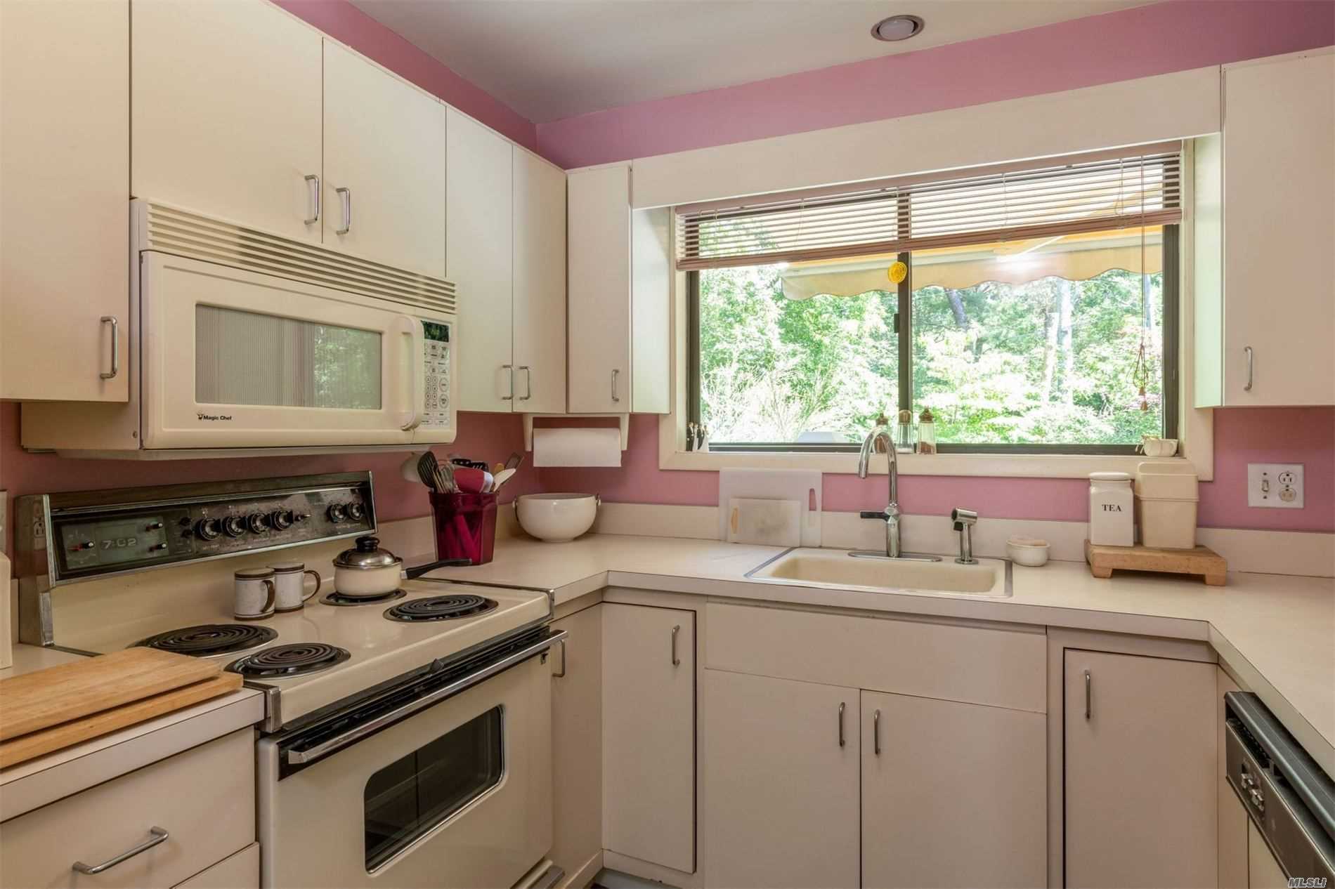 222 Buckskill Road East Hampton, NY 11937 - Photo 5 of 12